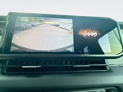 Used 2025 Jeep Wrangler Unlimited Sahara w/ Safety Group image 23