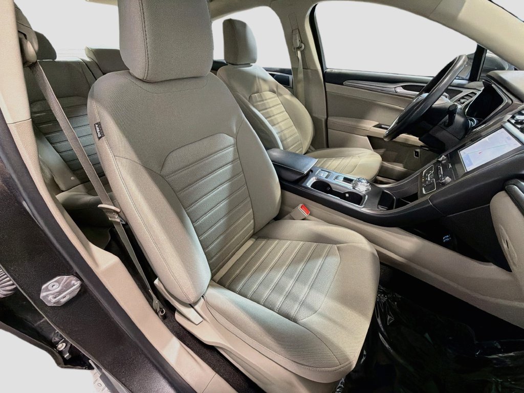 Used 2020 Ford Fusion SE FWD image 28