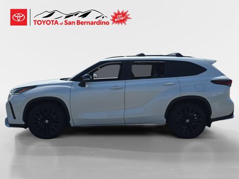 Certified 2024 Toyota Highlander XSE FWD image 2