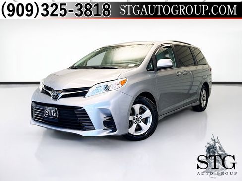 Used 2018 Toyota Sienna LE image 1