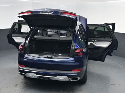 Used 2025 BMW X5 xDrive50e w/ Climate Comfort Package image 30