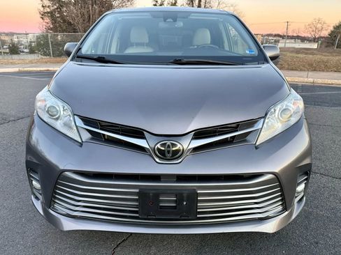 Used 2020 Toyota Sienna XLE image 3