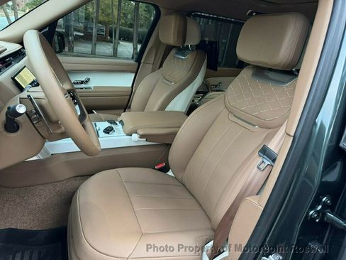 Used 2025 Land Rover Range Rover SV image 35