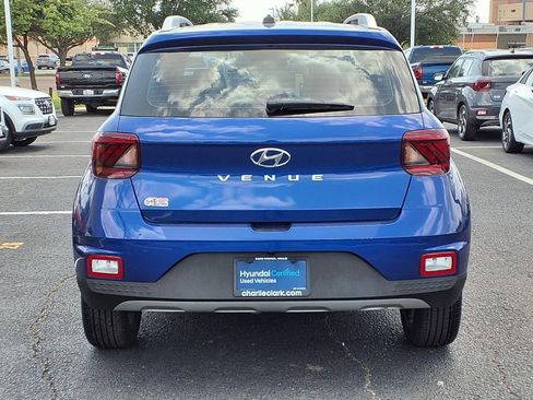 Used 2025 Hyundai Venue Limited FWD image 4