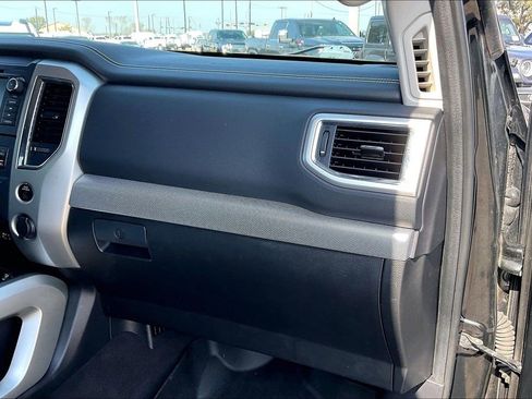 Used 2019 Nissan Titan PRO-4X w/ Pro-4x Convenience Package image 22