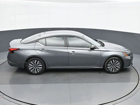 Used 2024 Nissan Altima 2.5 SV FWD image 22