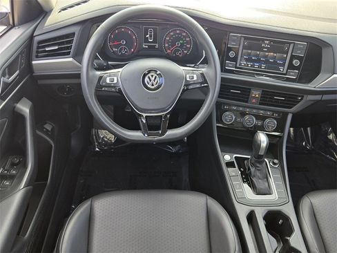 Used 2020 Volkswagen Jetta SE w/ SE Cold Weather Package image 12