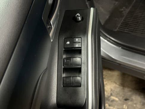 Used 2026 Toyota Highlander XLE AWD/4WD image 23