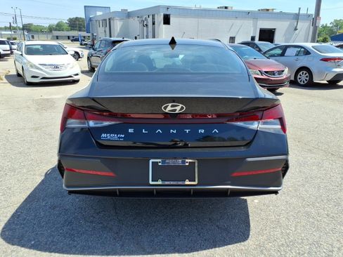 New 2026 Hyundai Elantra SE FWD image 4
