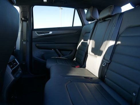 New 2026 Volkswagen Atlas Cross Sport SEL R-Line AWD/4WD image 5