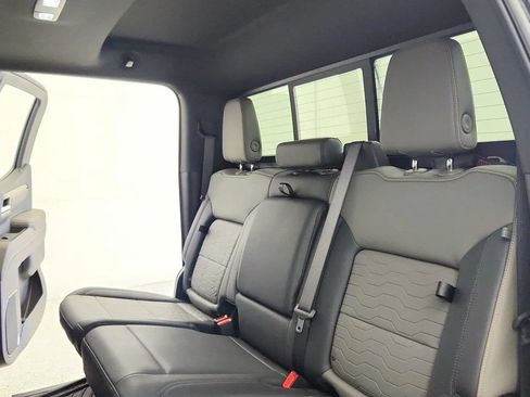 Used 2025 Chevrolet Silverado 1500 ZR2 w/ Technology Package AWD/4WD image 26