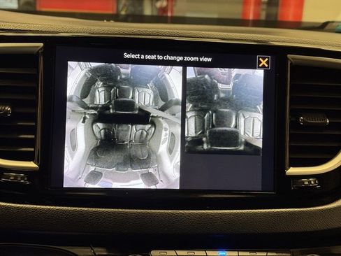 Used 2022 Chrysler Pacifica Touring-L w/ Uconnect Theater Family Group image 31