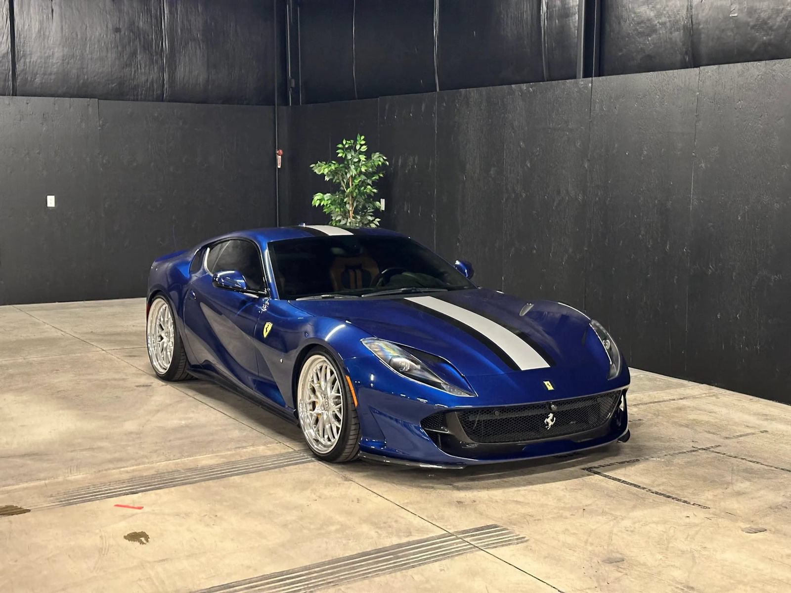 Used 2018 Ferrari 812 Superfast RWD image 4