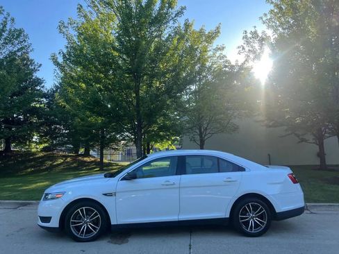 Used 2018 Ford Taurus SE image 12