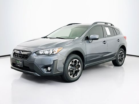 Used 2021 Subaru Crosstrek 2.0i Premium w/ Moonroof Package AWD/4WD image 3