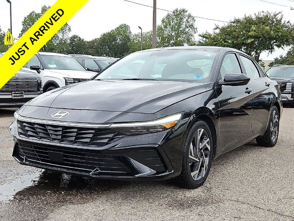 Used 2025 Hyundai Elantra SEL FWD image 1