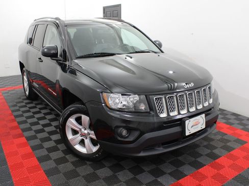 Used 2016 Jeep Compass Latitude image 1