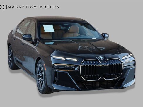 Used 2024 BMW 740i w/ Premium Package 2 RWD image 6