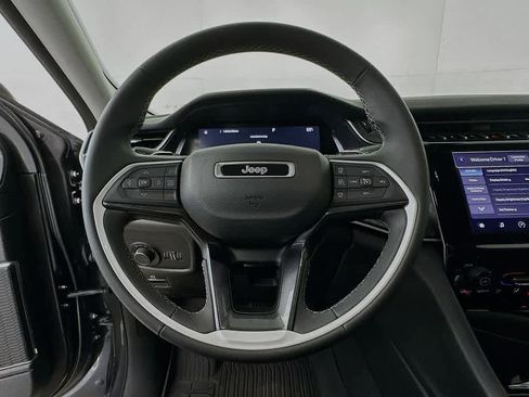 Used 2022 Jeep Grand Cherokee L Laredo w/ Luxury Tech Group I AWD/4WD image 16