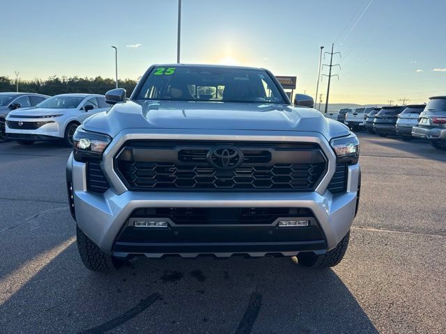 Used 2025 Toyota Tacoma TRD Off-Road w/ TRD Off Road Upgrade Package AWD/4WD image 2