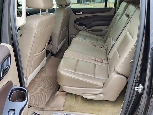 Used 2018 Chevrolet Suburban LT image 13