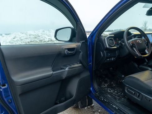 Used 2022 Toyota Tacoma TRD Off-Road image 22