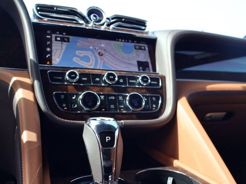 Used 2023 Bentley Bentayga Extended Wheelbase image 20