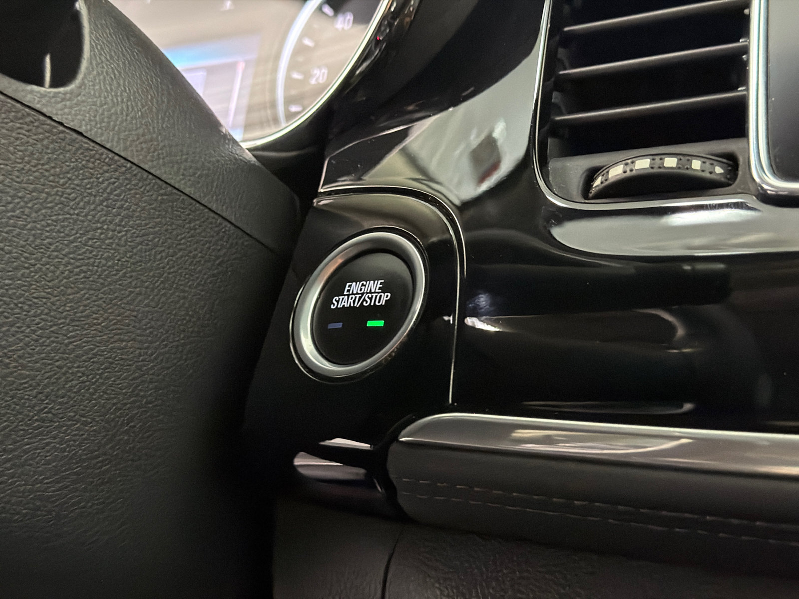 Used 2019 Buick Encore Sport Touring FWD image 28