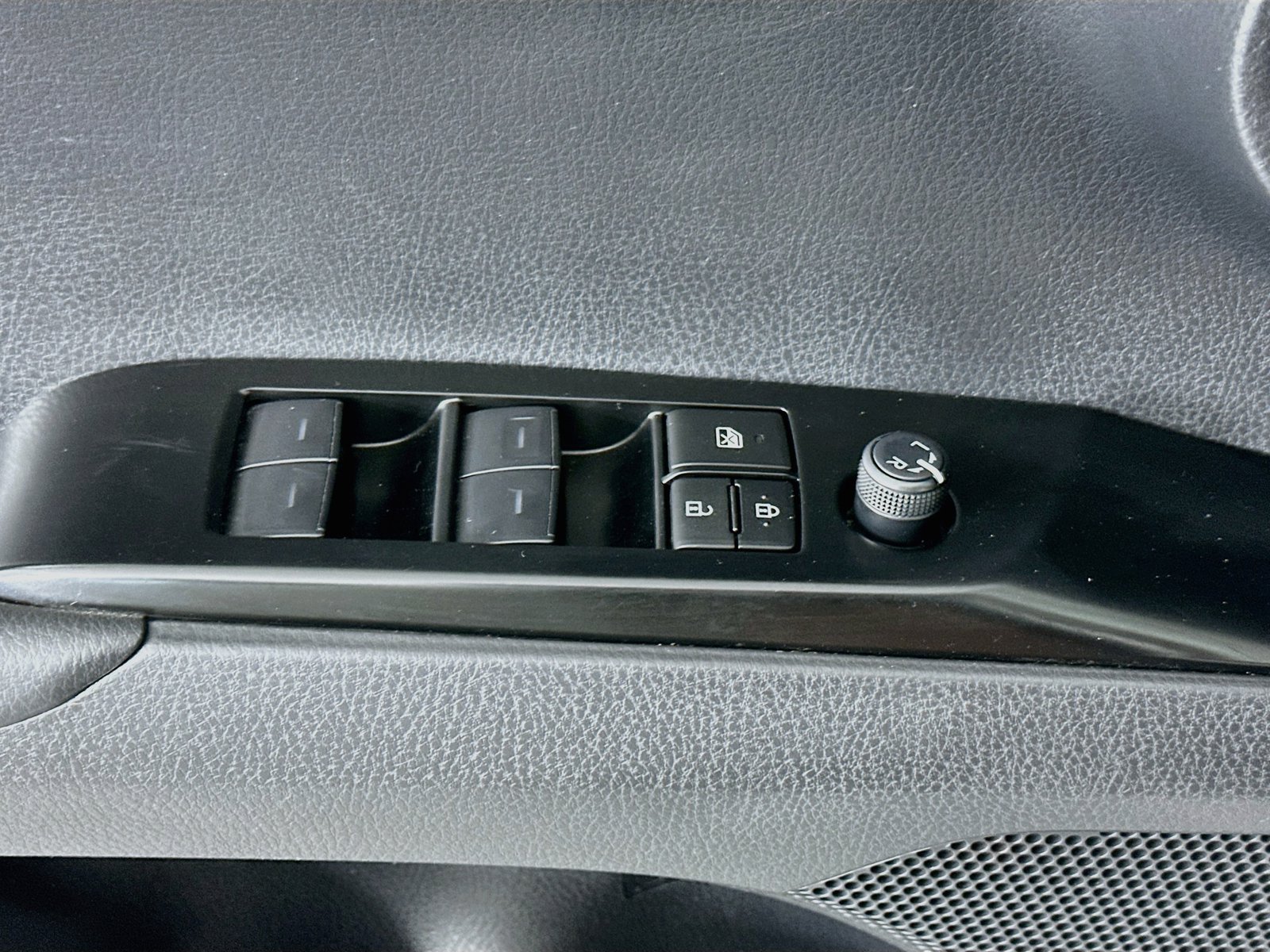 Used 2025 Toyota Camry LE FWD image 22
