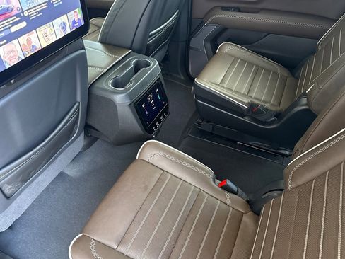 Used 2026 GMC Yukon XL Denali Ultimate AWD/4WD image 4