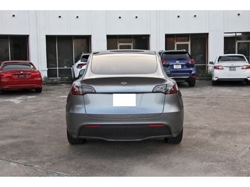 Used 2025 Tesla Model Y Long Range RWD image 6