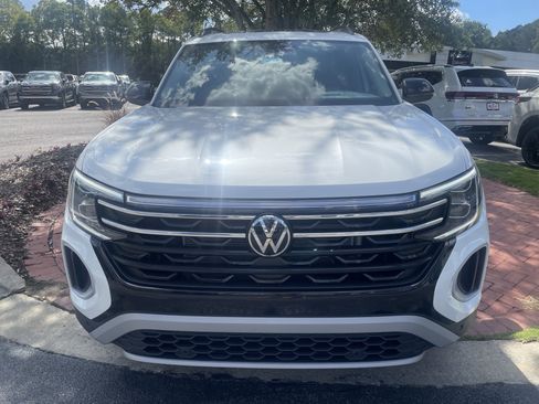 New 2026 Volkswagen Atlas Peak Edition AWD/4WD image 2