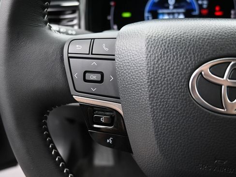 Used 2026 Toyota Camry SE FWD image 3