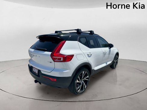Used 2022 Volvo XC40 T5 R-Design w/ Advanced Package image 4