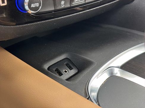 Used 2018 Buick Enclave Essence AWD/4WD image 12