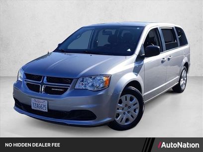 Used 2018 Dodge Grand Caravan SE w/ UConnect Hands-Free Group