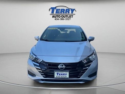 Used 2023 Nissan Versa SV image 5