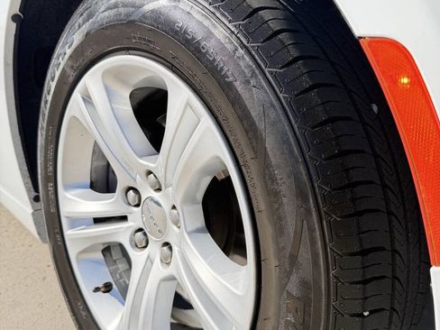 Used 2019 Dodge Charger SXT image 9