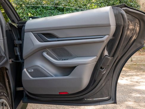 Used 2022 Porsche Taycan image 37