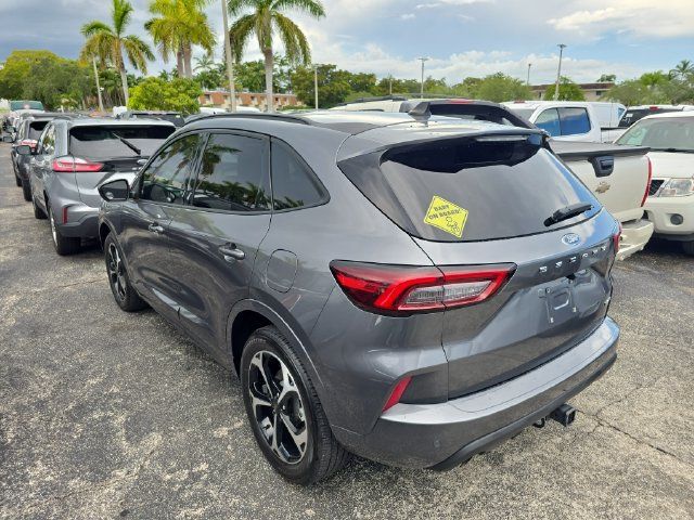 Used 2023 Ford Escape ST-Line Select w/ Tech Pack #2 AWD/4WD image 4