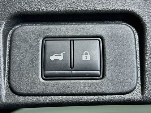 Used 2024 Nissan Rogue SV FWD image 31