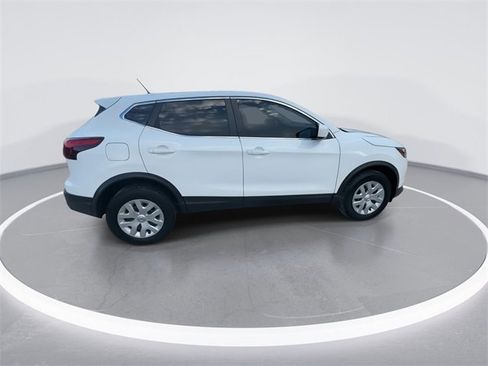 Used 2018 Nissan Rogue Sport S image 12