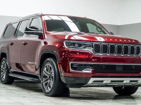 Used 2024 Jeep Wagoneer L Series II w/ Flexible Seating Group image 4