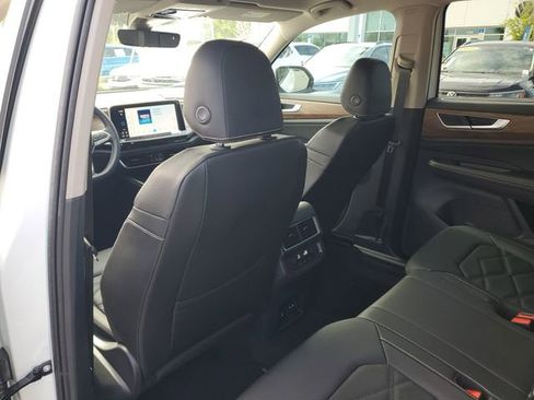 New 2026 Volkswagen Atlas SE FWD image 10
