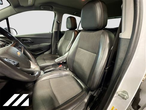 Used 2019 Chevrolet Trax LT w/ Redline Edition image 21