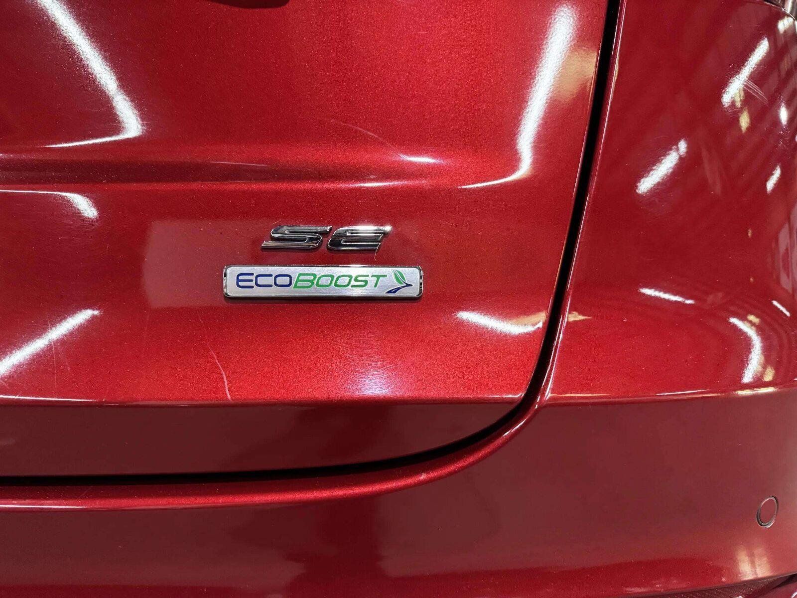 Used 2020 Ford Fusion SE FWD image 14