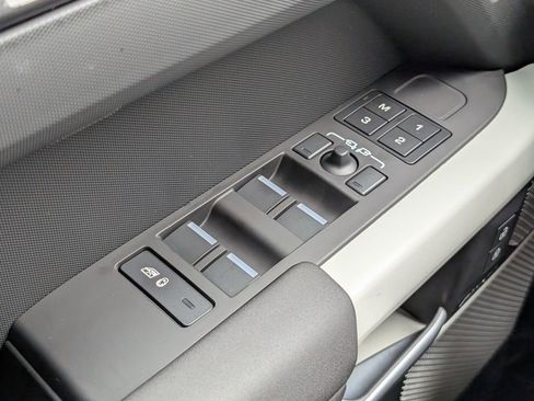 Used 2024 Land Rover Defender 130 S image 29