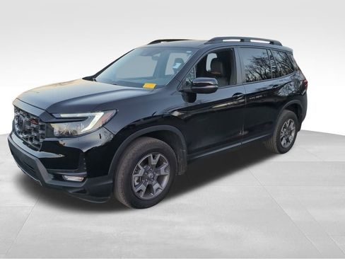 Used 2023 Honda Passport TrailSport image 3