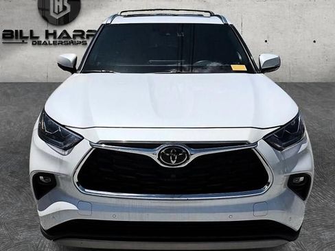 Used 2023 Toyota Highlander Platinum AWD/4WD image 3