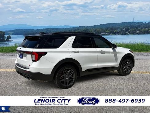 Used 2025 Ford Explorer ST RWD image 3
